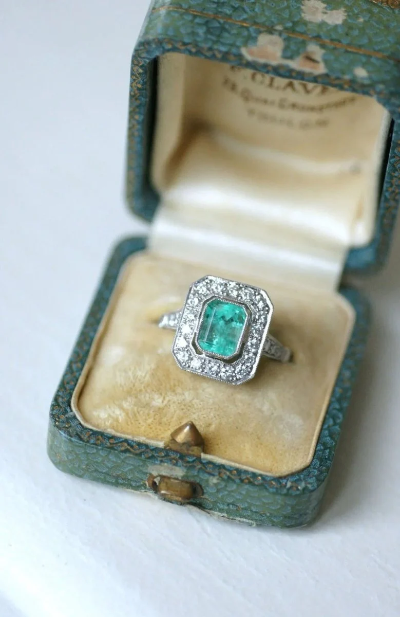 Bague Émeraude Colombienne 2.00 Cts et Diamants Style Art Déco