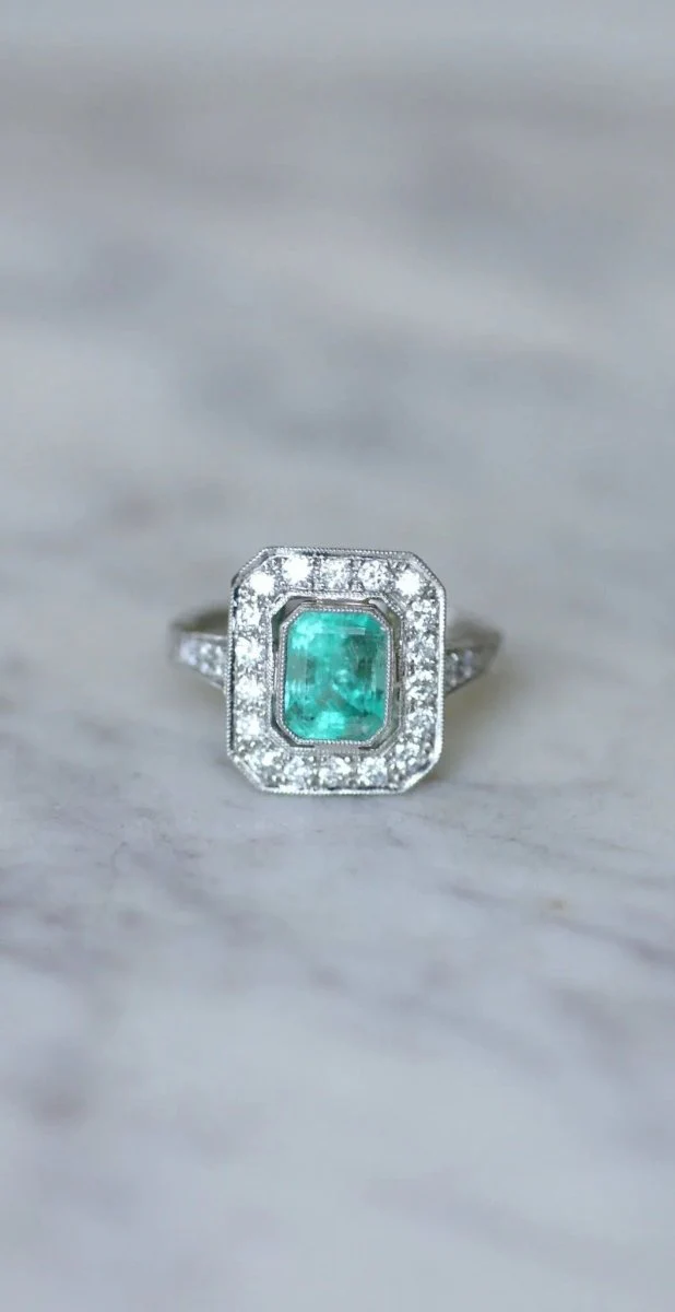 Bague Émeraude Colombienne 2.00 Cts et Diamants Style Art Déco - Image 3