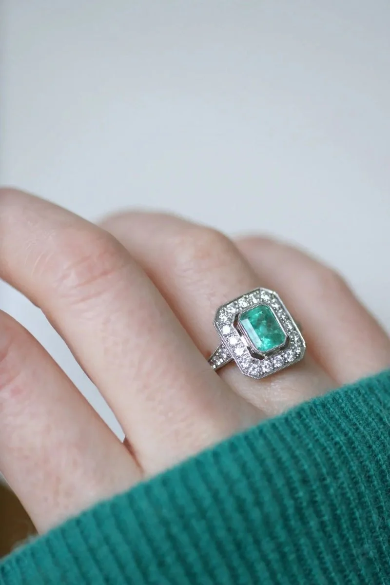 Bague Émeraude Colombienne 2.00 Cts et Diamants Style Art Déco - Image 4