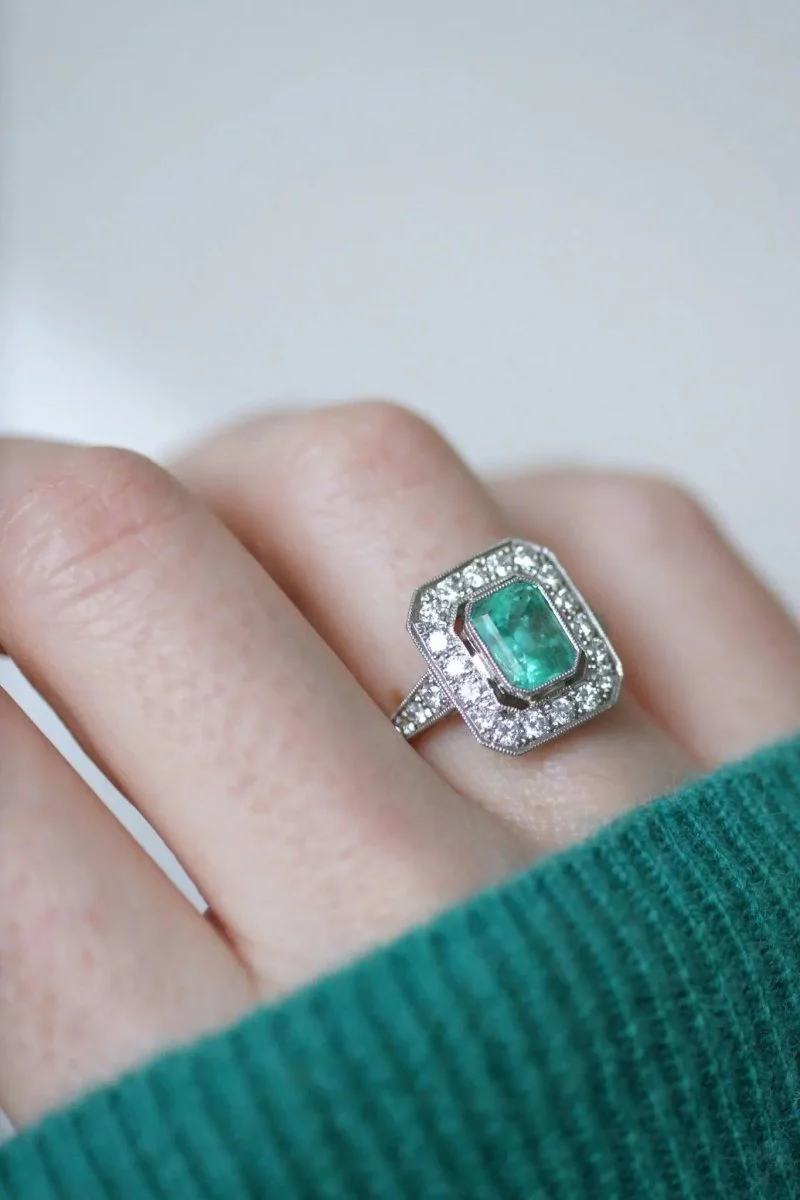 Bague Émeraude Colombienne 2.00 Cts et Diamants Style Art Déco - Image 6