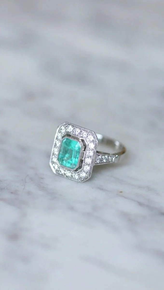 Bague Émeraude Colombienne 2.00 Cts et Diamants Style Art Déco - Image 9