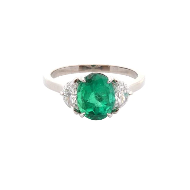 Bague Trilogie en platine, émeraude, et diamants - Image 2