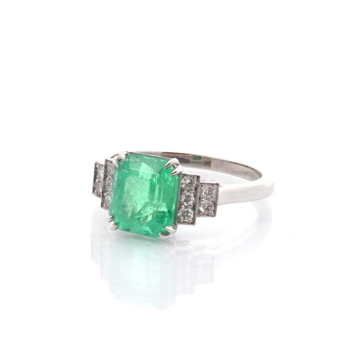 Bague Jarretière en platine, émeraude et diamants - Image 3