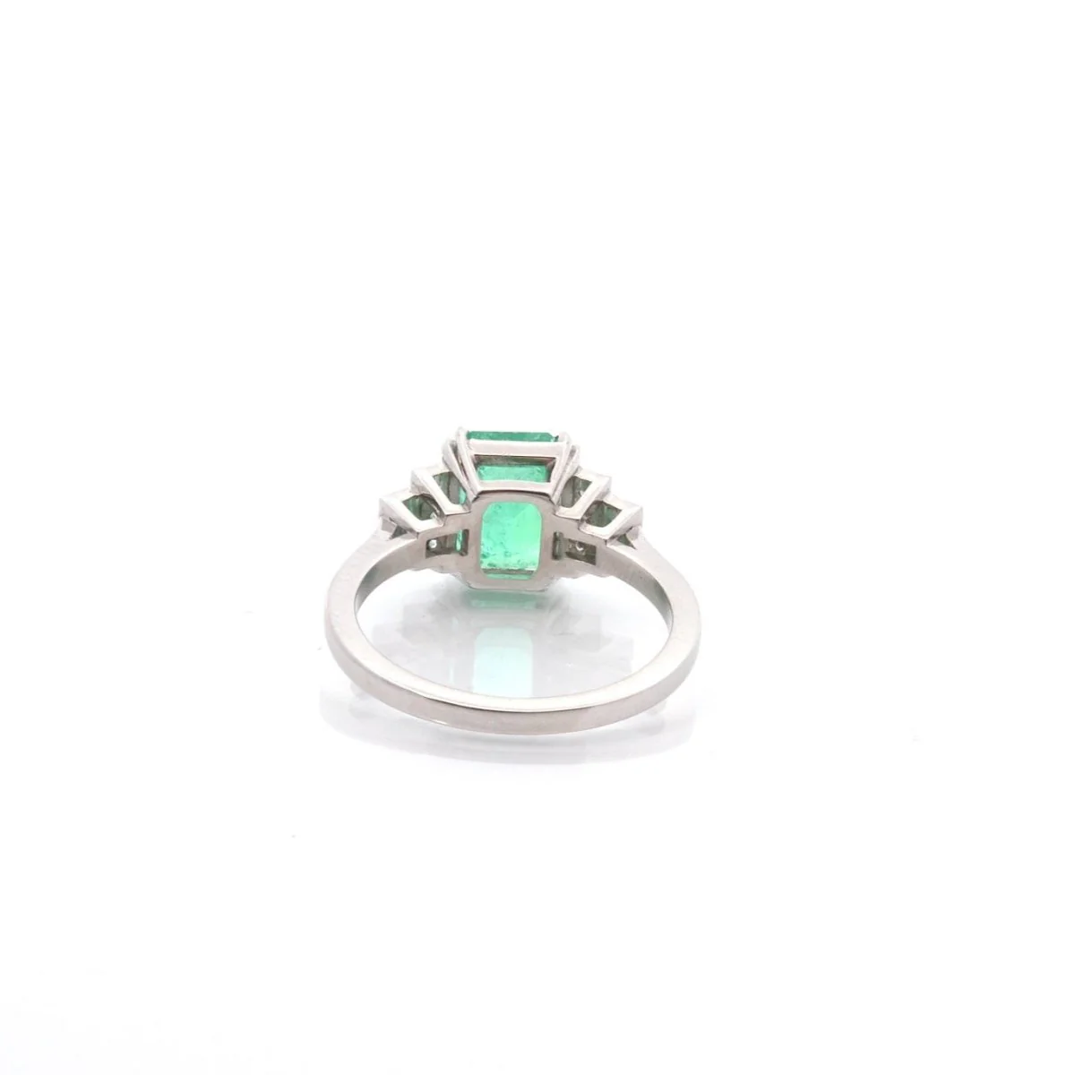 Bague Jarretière en platine, émeraude et diamants - Image 4