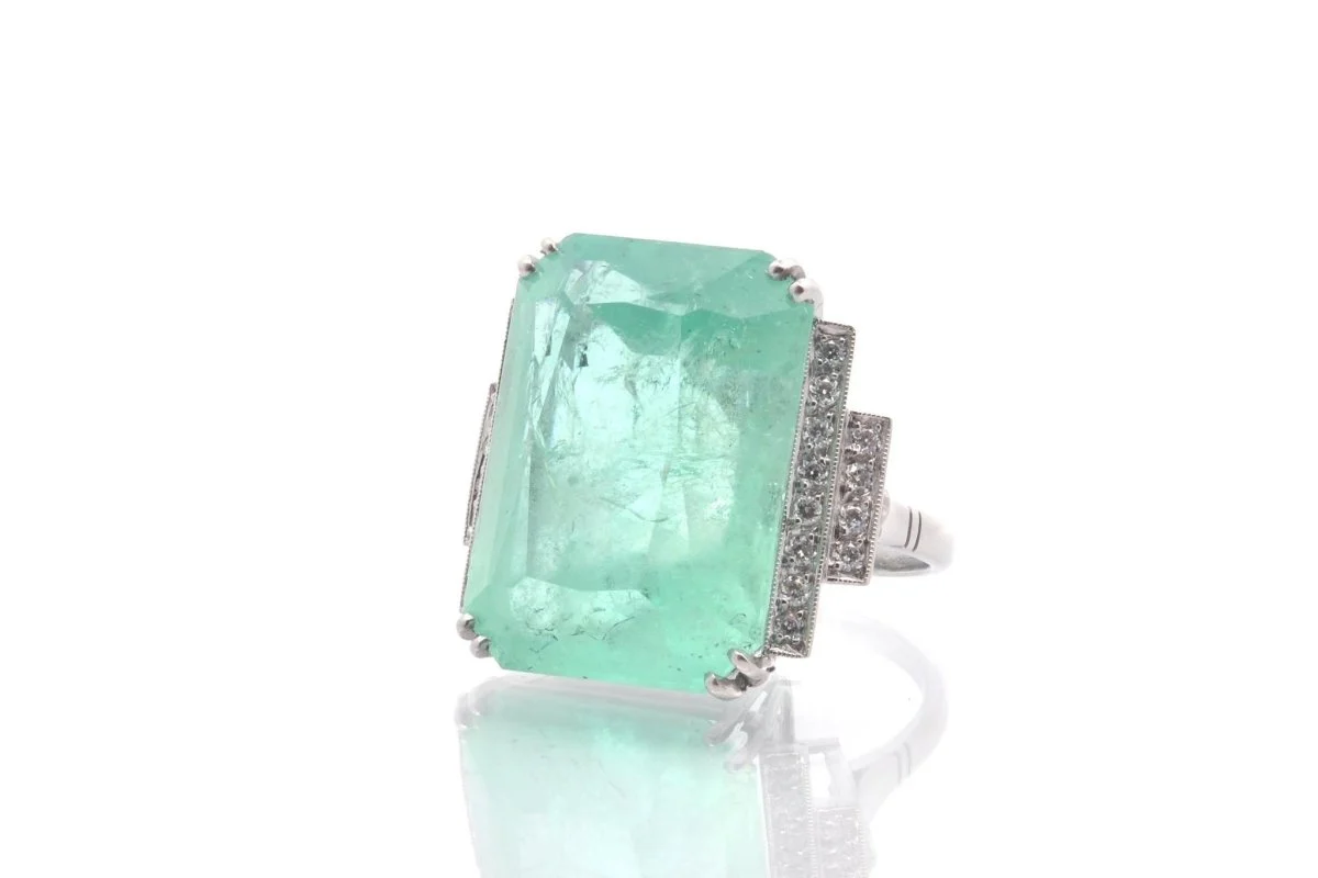 Bague émeraude et diamants en platine