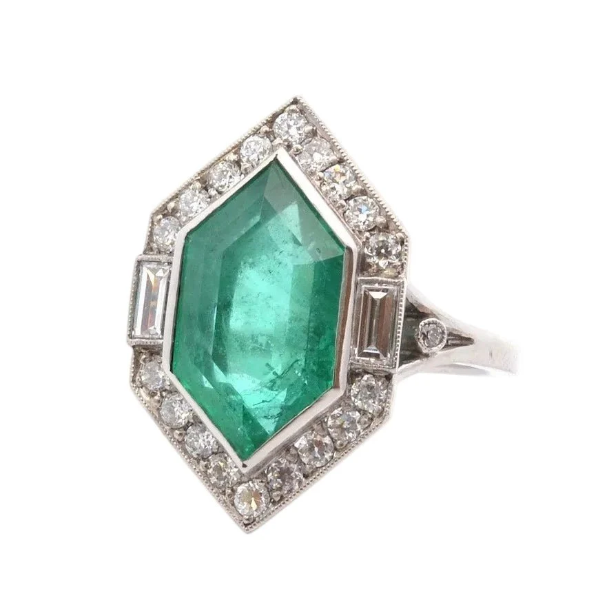 Bague Entourage en platine, émeraude et diamants - Image 3
