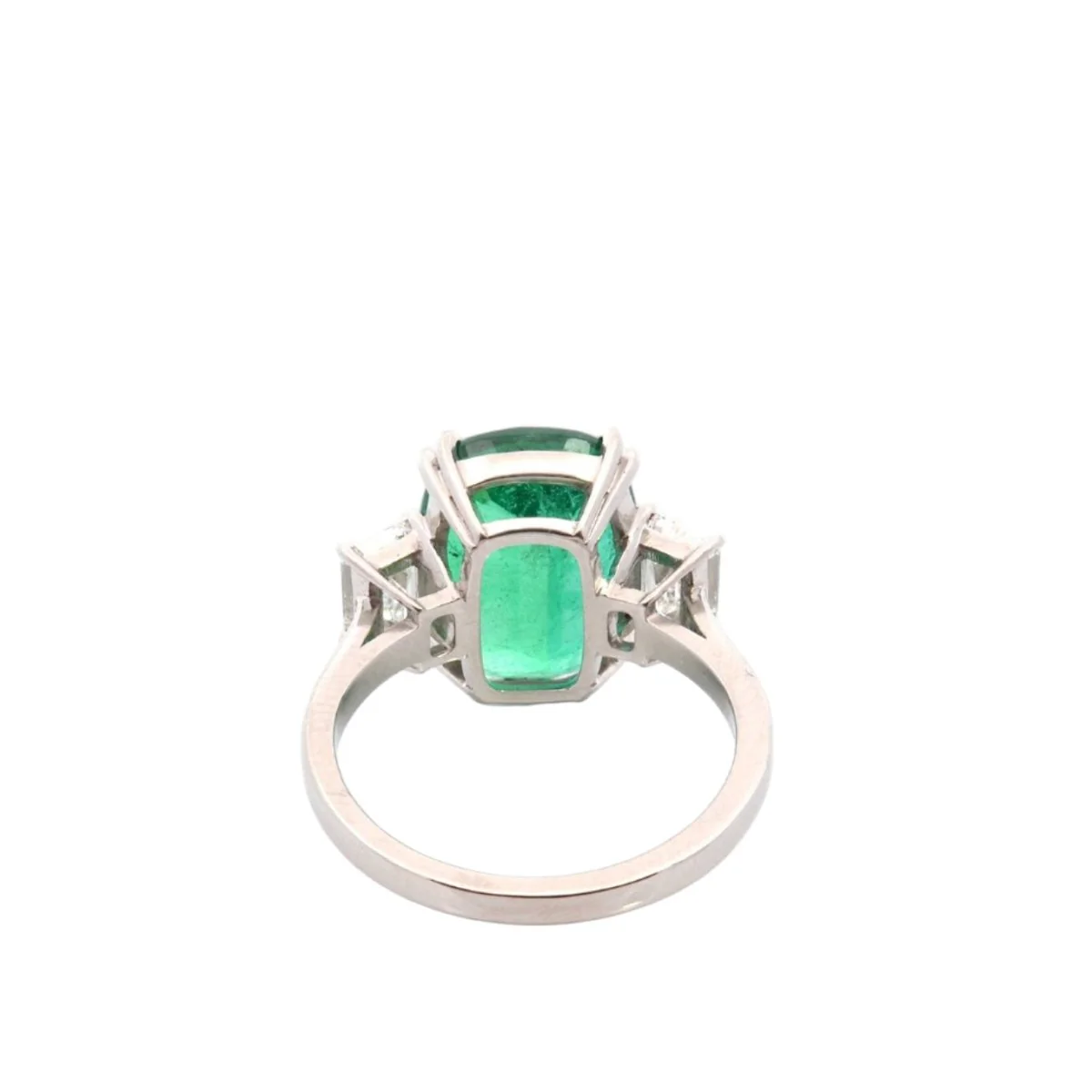 Bague Entourage en platine, émeraude et diamants - Image 3