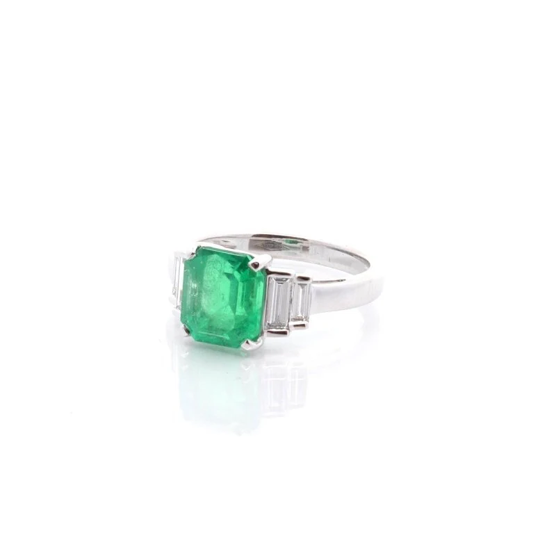 Bague en platine, émeraude et diamants - Image 2