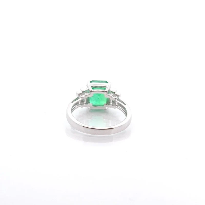 Bague en platine, émeraude et diamants - Image 3