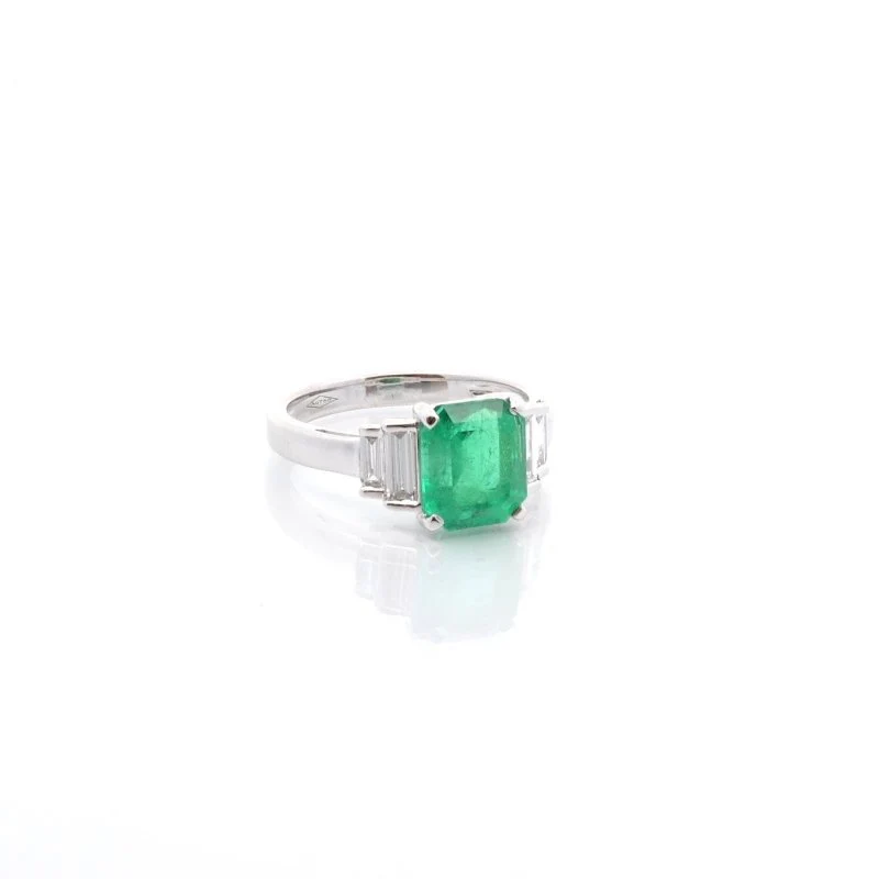 Bague en platine, émeraude et diamants - Image 4