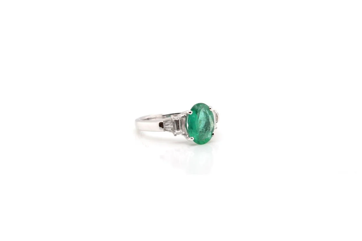 Bague émeraude de Colombie et diamants baguettes - Image 4