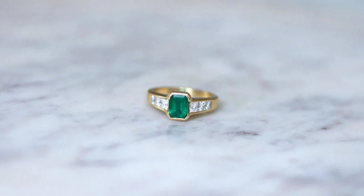 Bague Emeraude et Diamant Princesse sur Or Jaune - Image 2