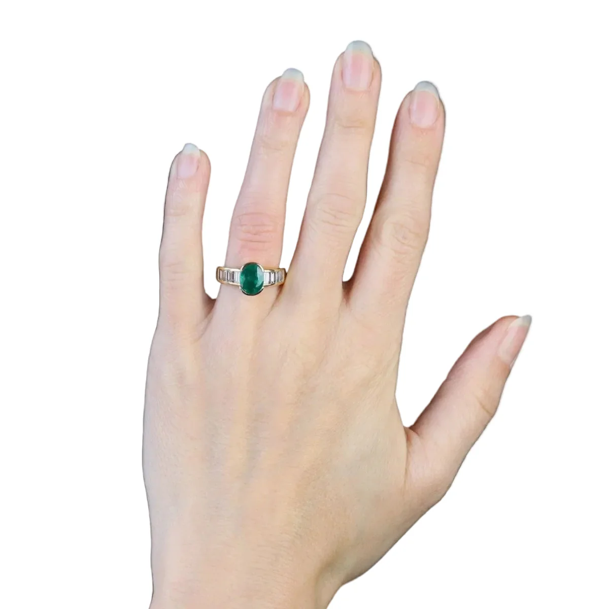 Bague Pompadour en or jaune, émeraude et diamants - Image 2