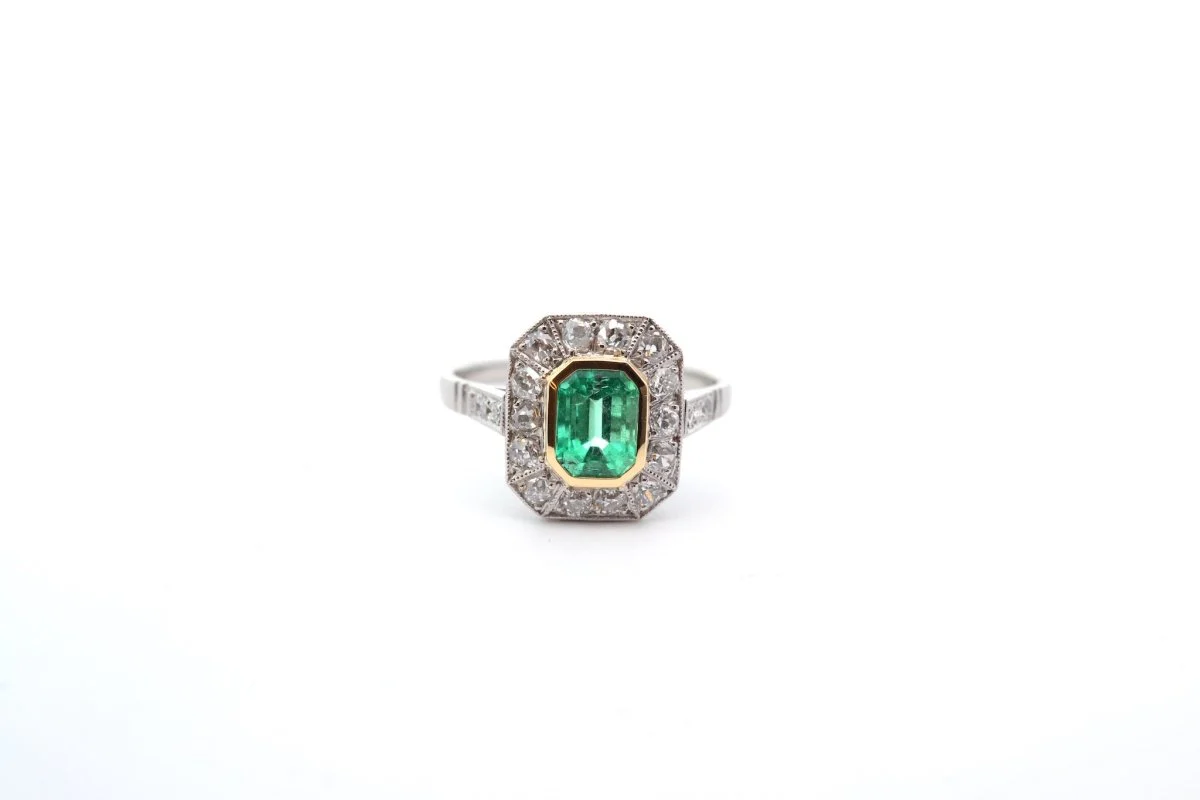Bague en platine, émeraude et diamants - Image 2