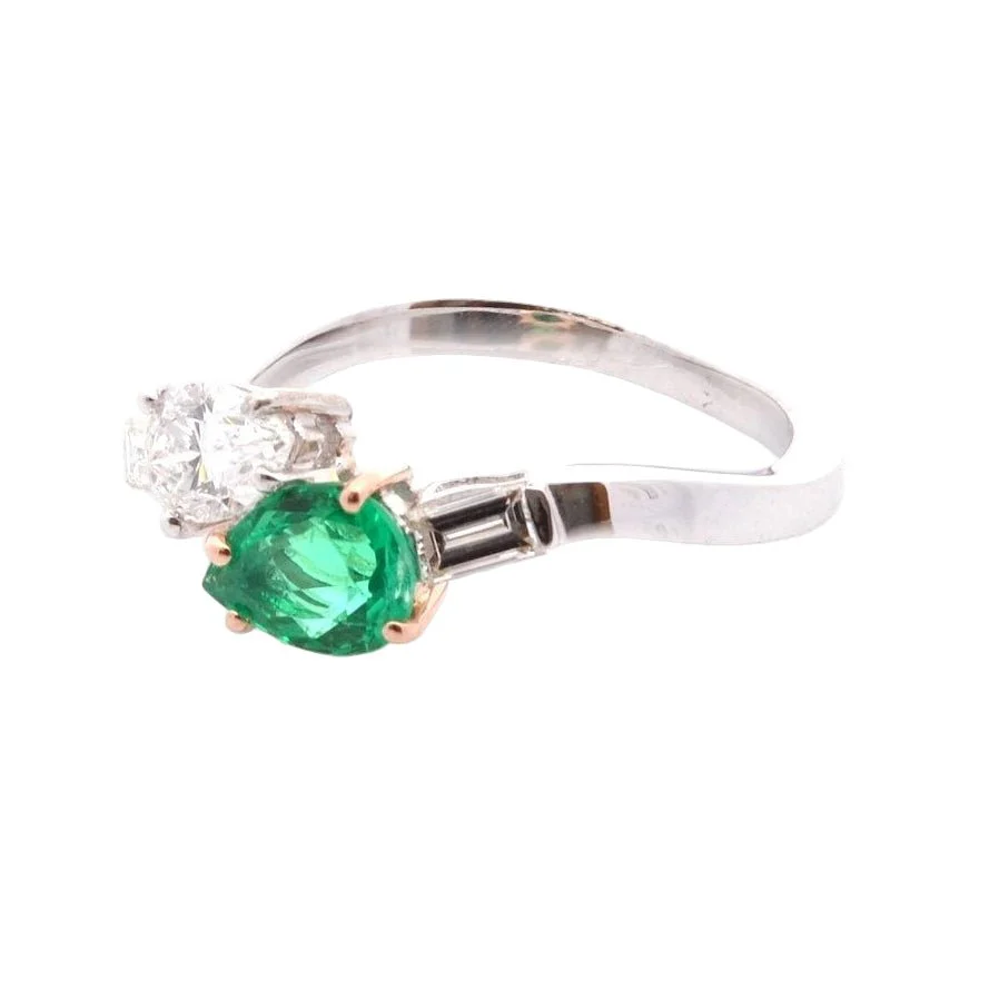 Bague Toi et Moi en or blanc, émeraude et diamants - Image 2