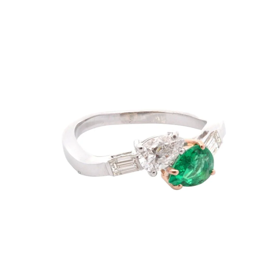 Bague Toi et Moi en or blanc, émeraude et diamants - Image 4