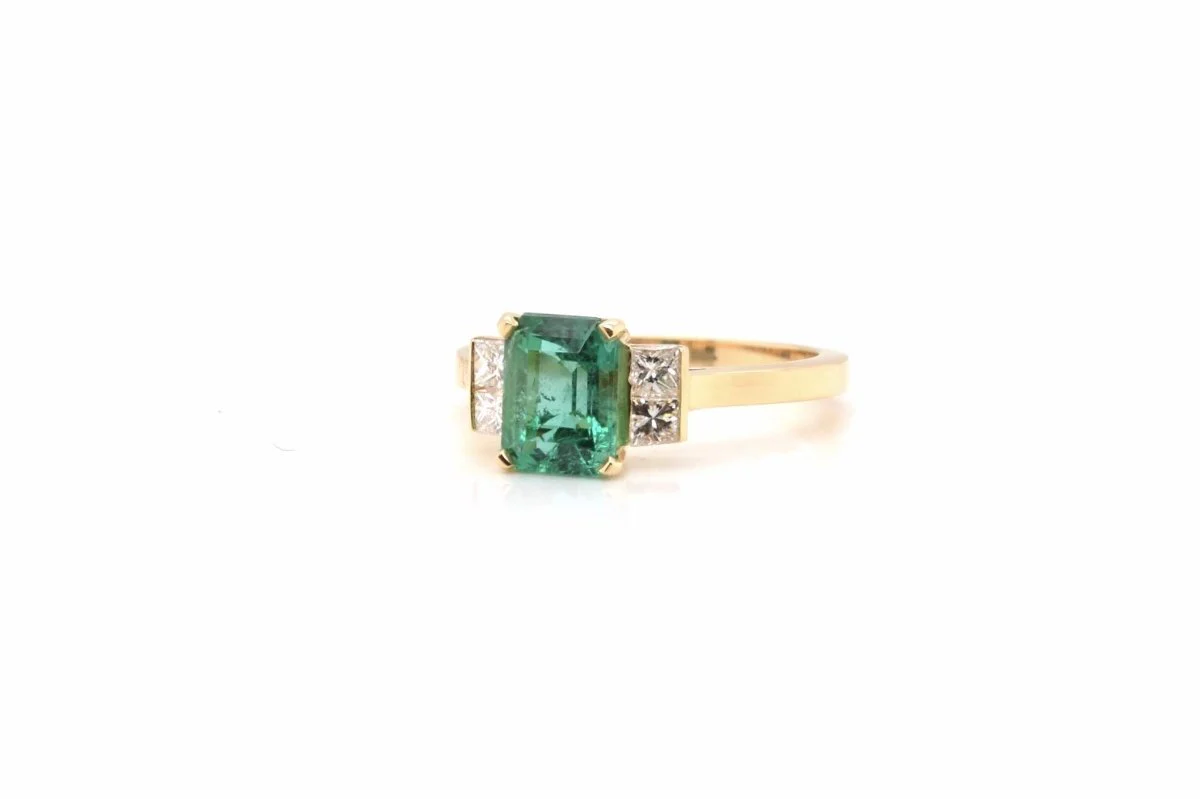 Bague émeraude et diamants princesses