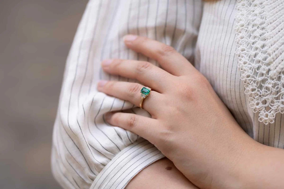 Bague émeraude et diamants princesses - Image 6
