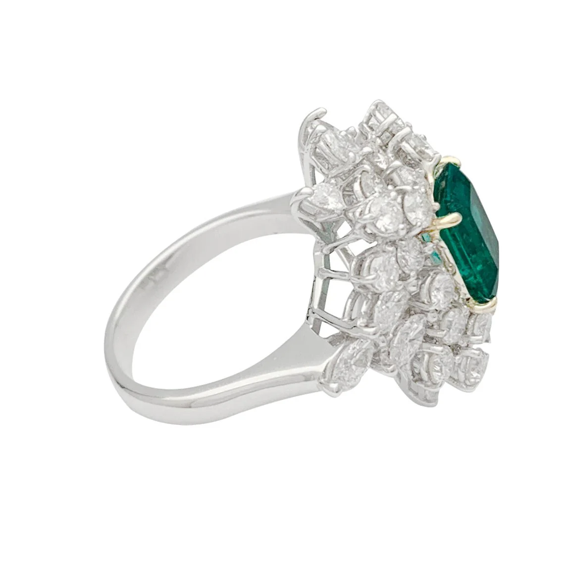 Bague émeraude or blanc, diamants - Image 2