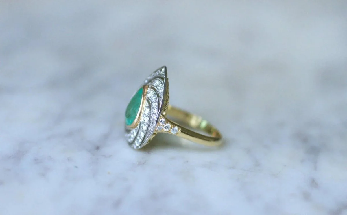Bague Emeraude Colombienne Poire Entourage Diamants sur Or - Image 5