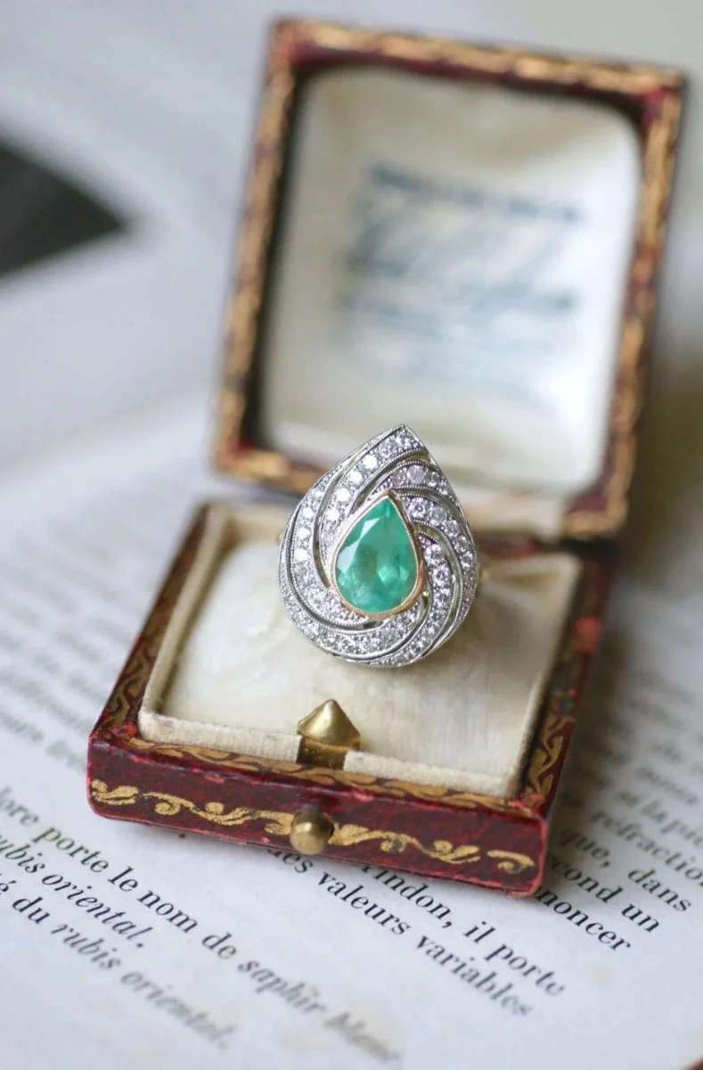 Bague Emeraude Colombienne Poire Entourage Diamants sur Or - Image 6
