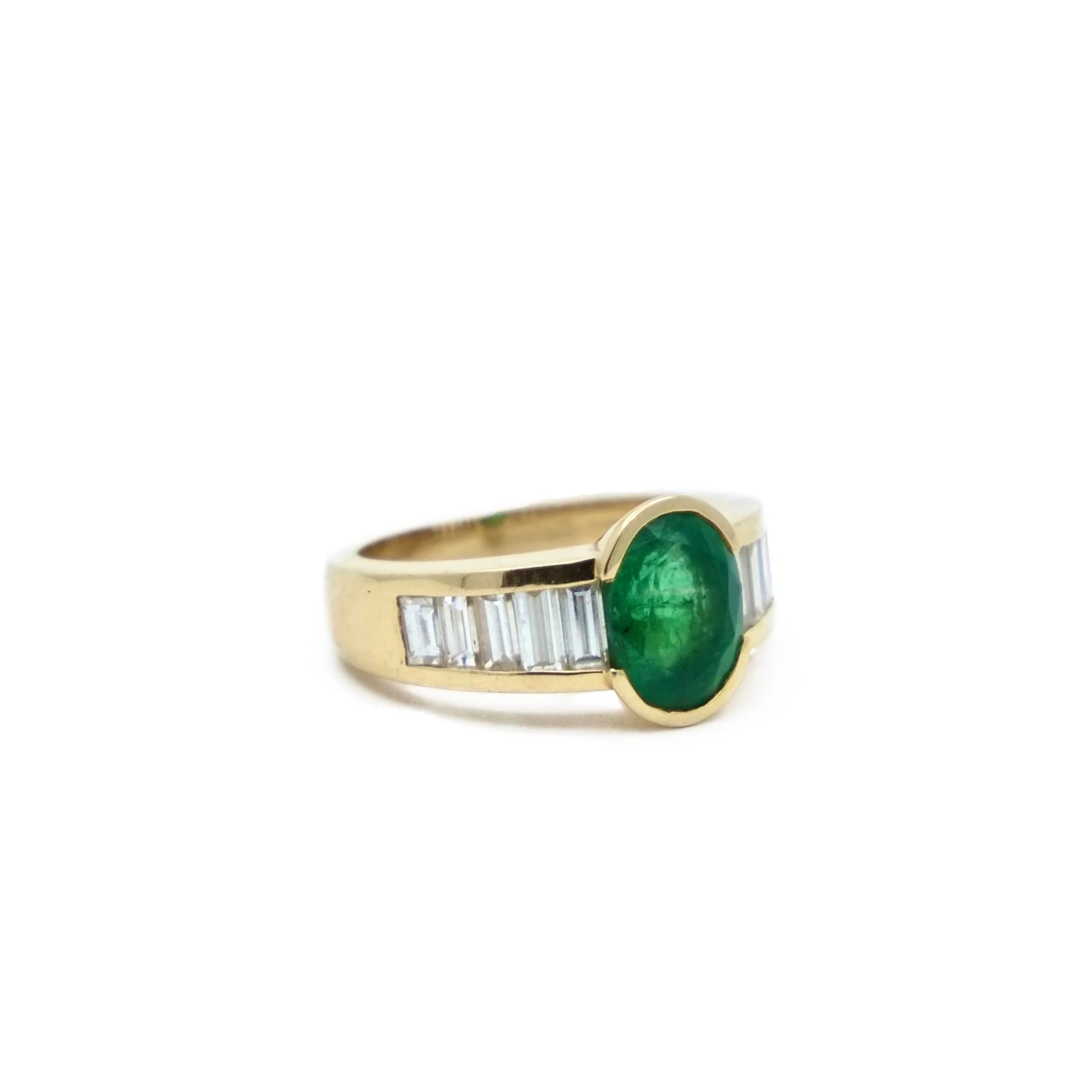 Bague serti demi-clos en or jaune et émeraude - Image 4