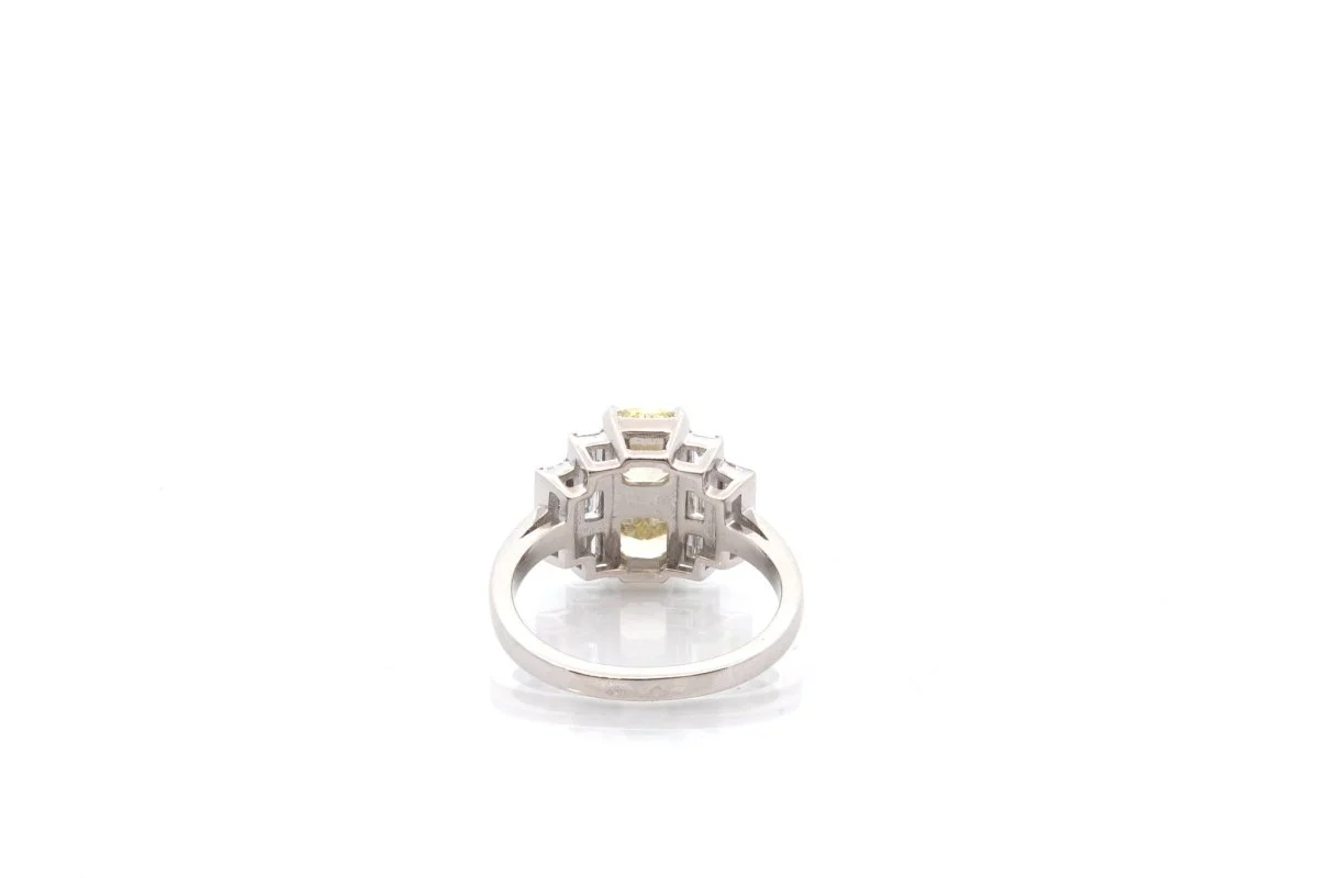 Bague en platine et diamants jaunes fancy light - Image 5
