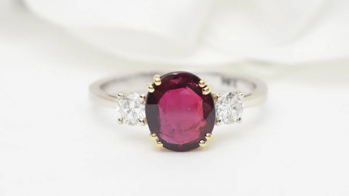 Bague en or bicolore, rubis naturel certifé et diamants - Image 5