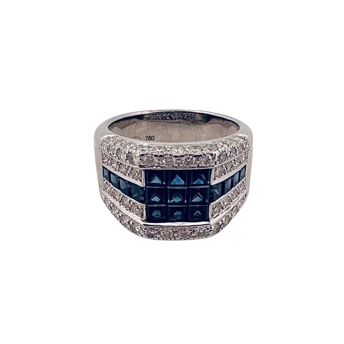 Bague en or blanc, diamants et saphirs calibrés