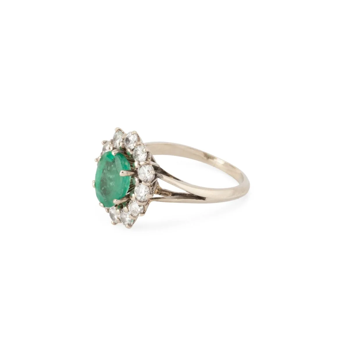 Bague Pompadour en or blanc émeraude et diamants - Image 4