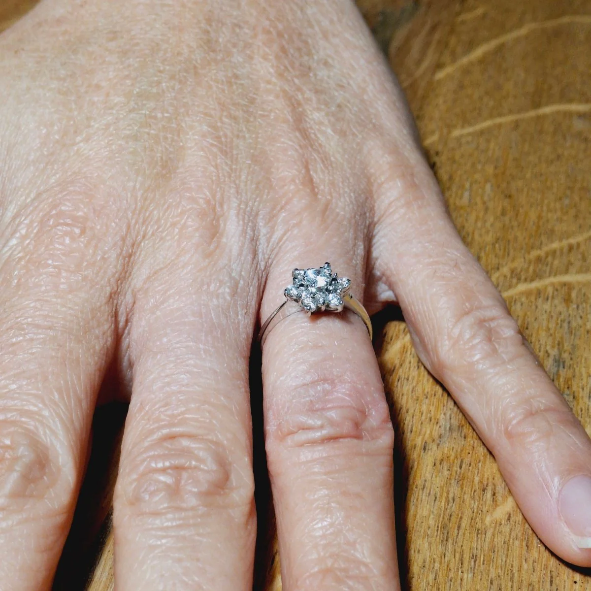 Bague en or blanc et diamants - Image 2