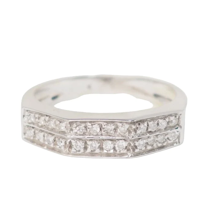 Bague en or blanc et diamants