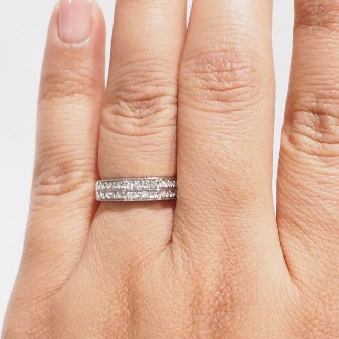 Bague en or blanc et diamants - Image 2