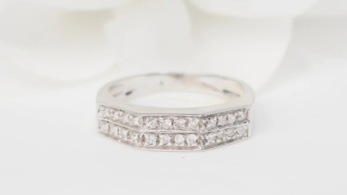 Bague en or blanc et diamants - Image 3