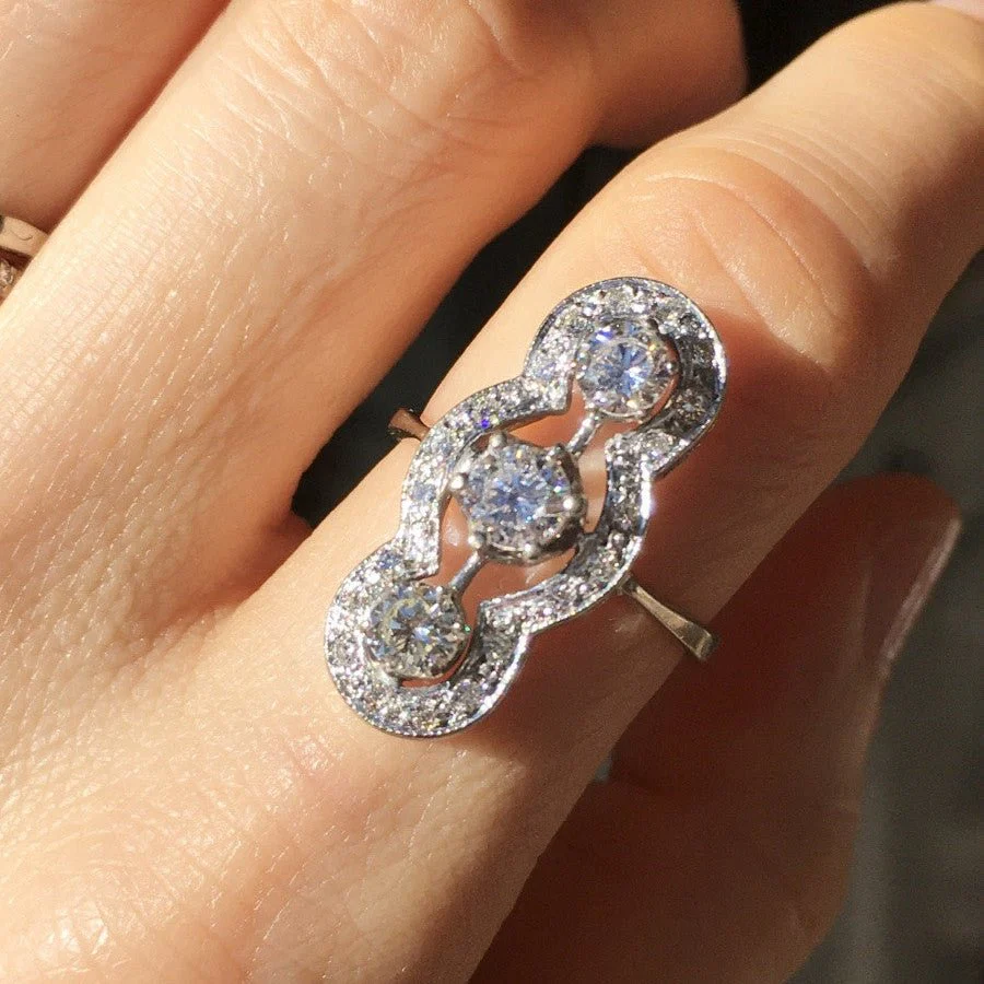 Bague en or blanc et diamants - Image 2