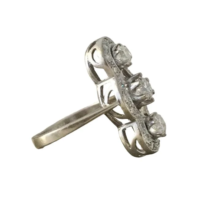Bague en or blanc et diamants - Image 6