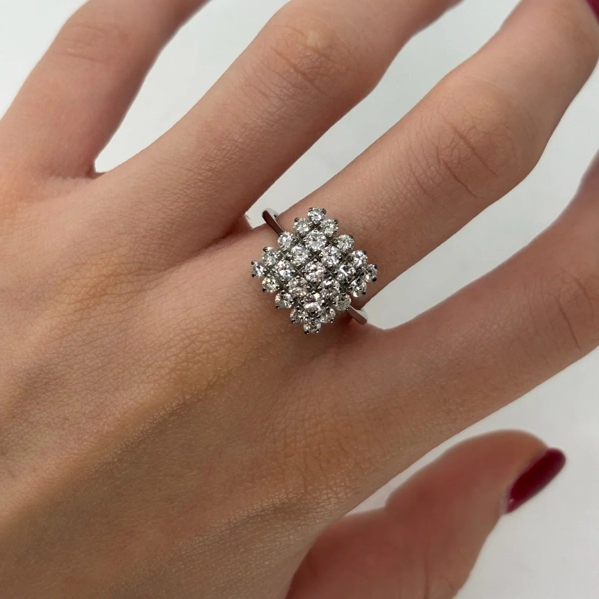 Bague Pavée en or blanc et diamants - Image 2