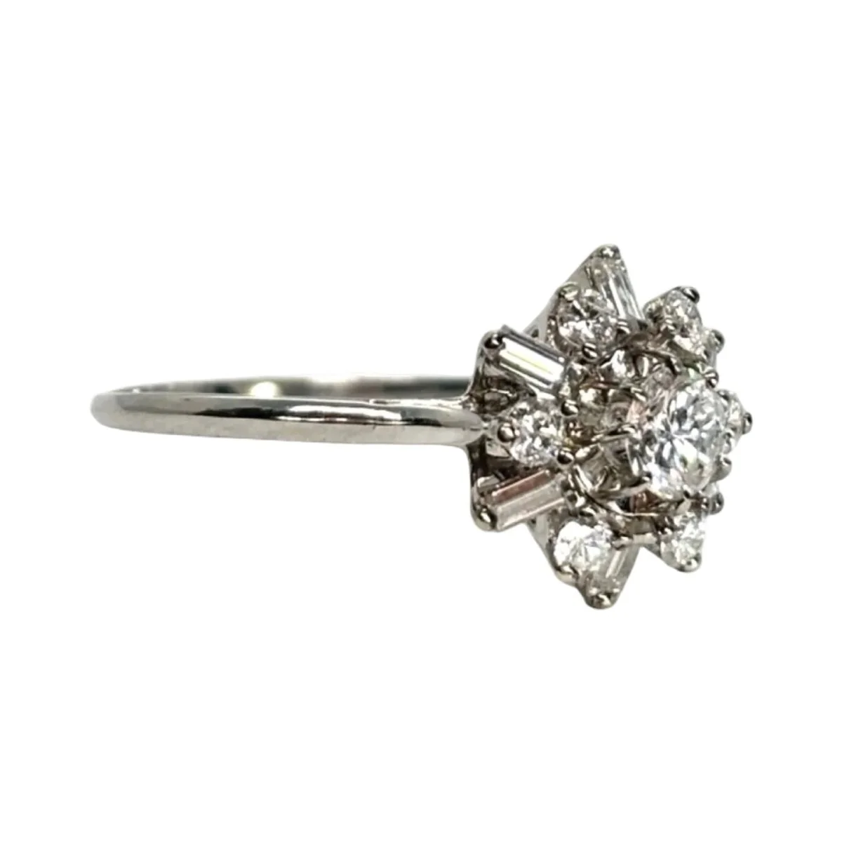 Bague Marguerite en or blanc et diamants - Image 4