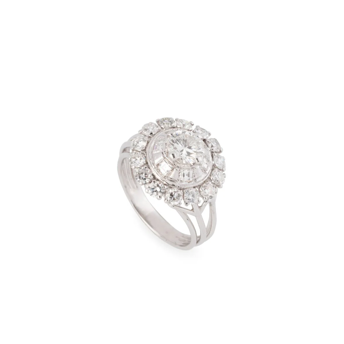 Bague Entourage en or blanc et diamants - Image 6