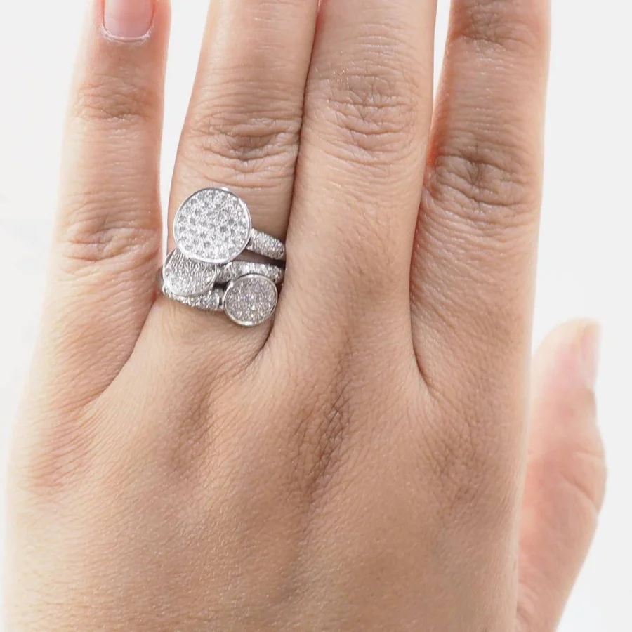 Bague Pavée en or blanc et diamants - Image 2