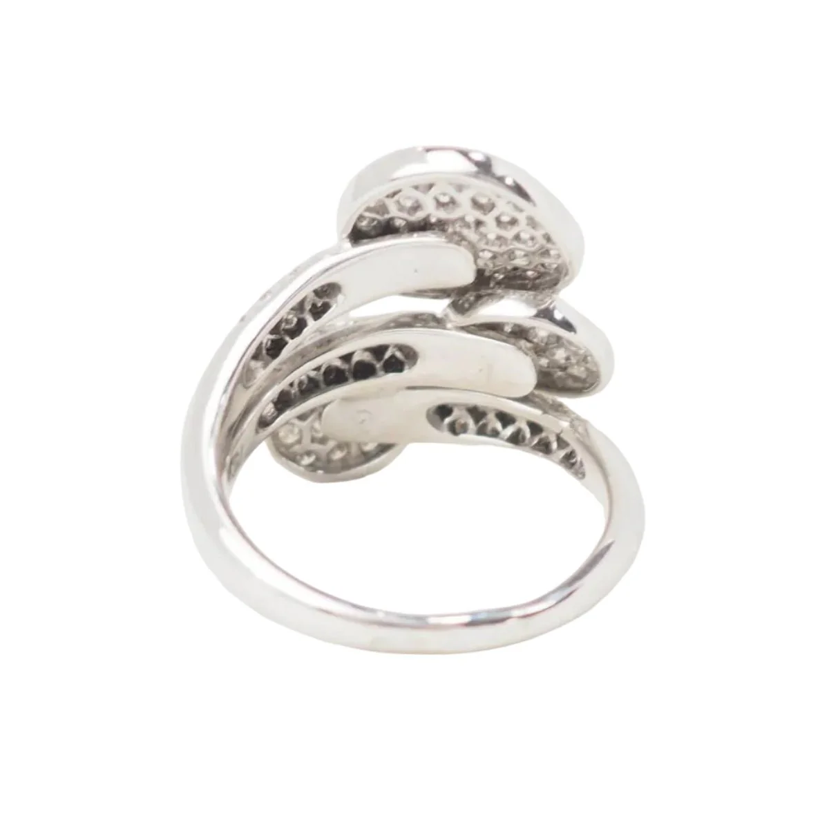 Bague Pavée en or blanc et diamants - Image 4