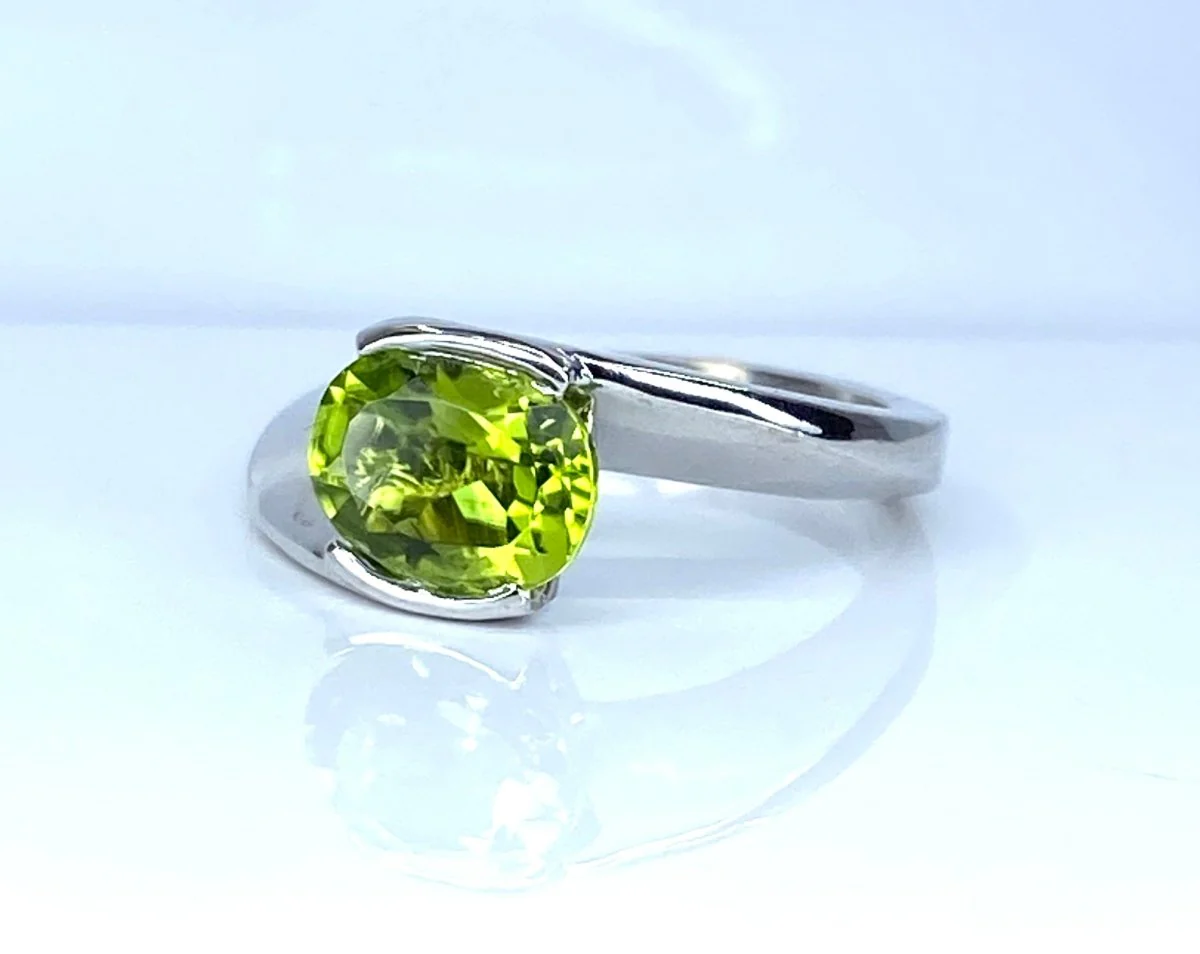Bague en or blanc et péridot - Image 3