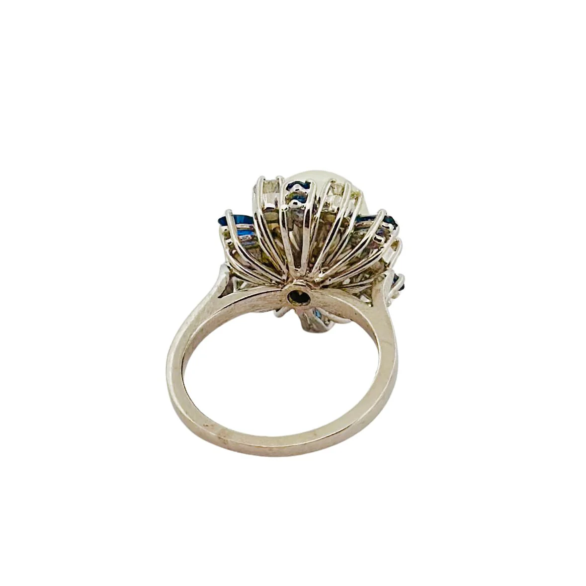 Bague en or blanc perle, saphir et diamants - Image 4