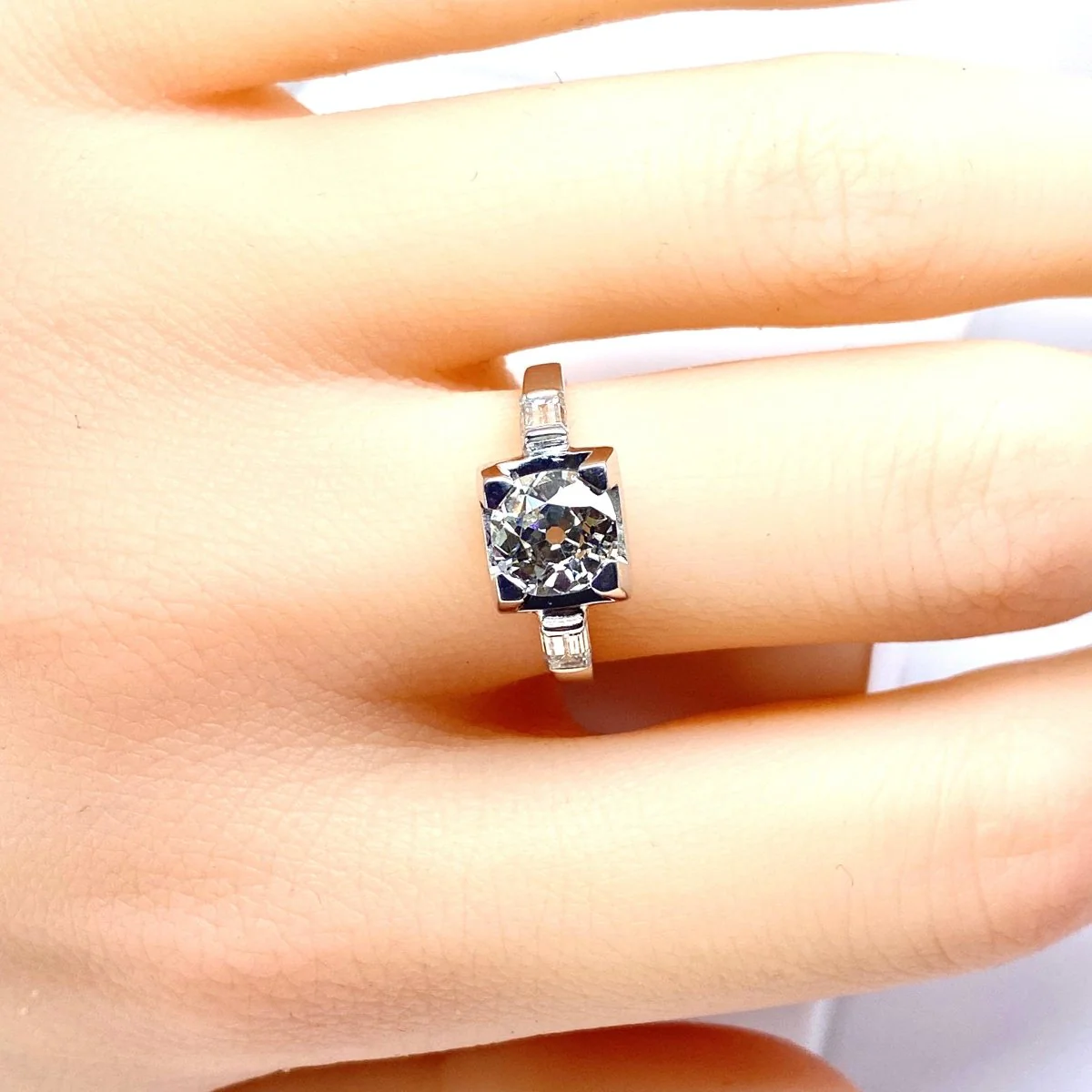 Bague en or blanc, platine et diamants - Image 2