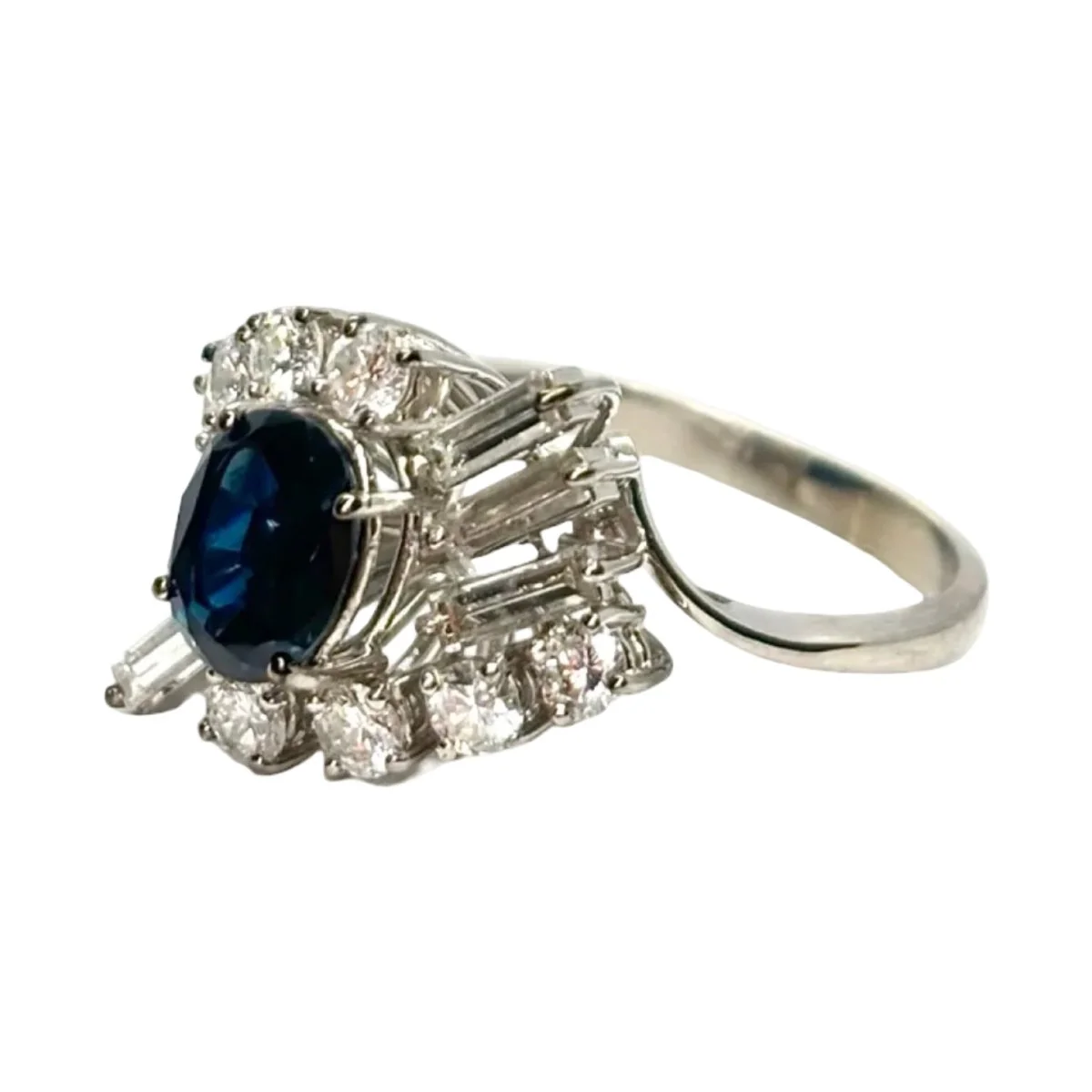 Bague en or blanc, saphir et diamants - Image 3