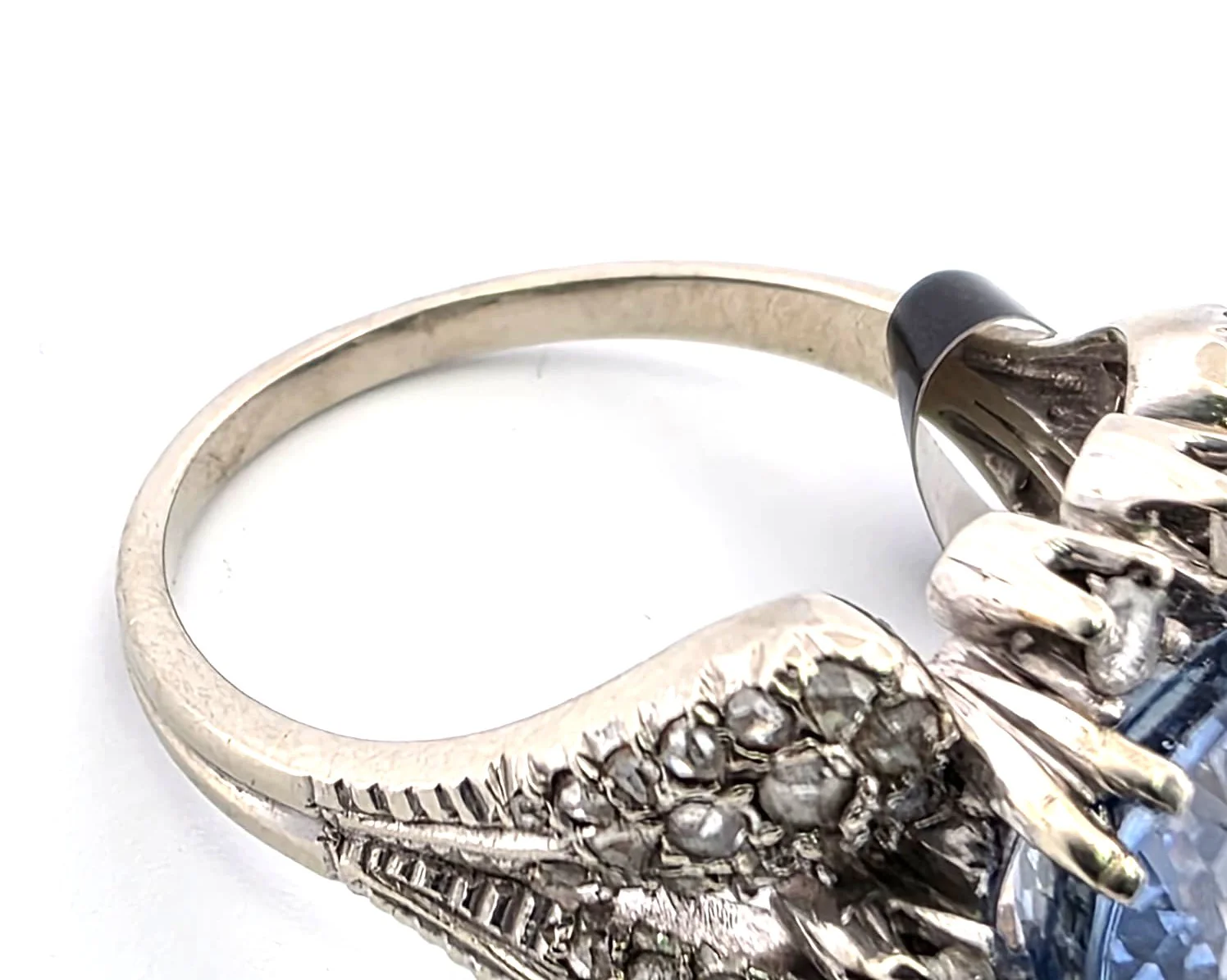 Bague en or blanc, saphir et diamants - Image 5
