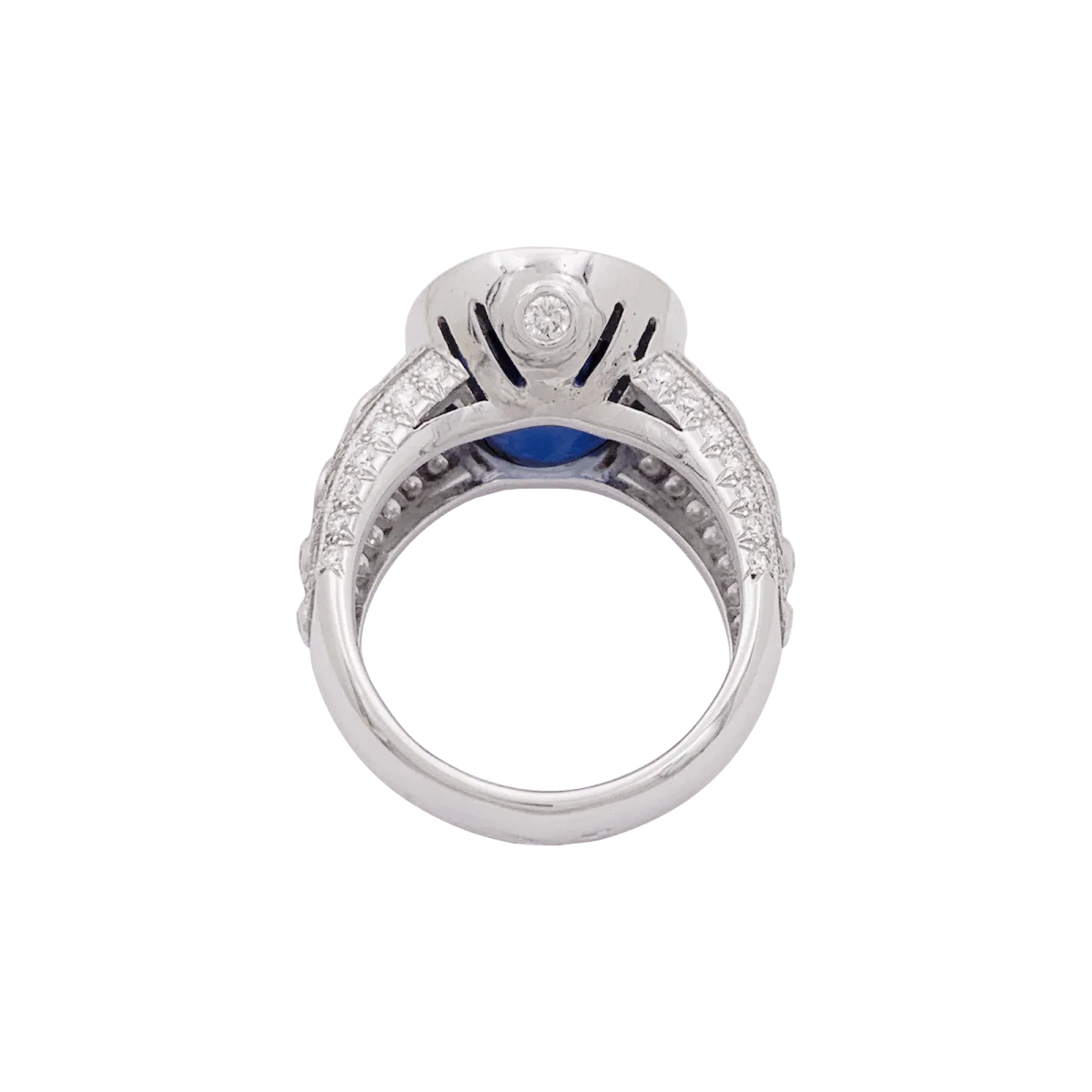 Bague en or blanc, saphir et diamants - Image 4