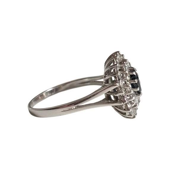 Bague Marguerite en or blanc, saphir et diamants - Image 6