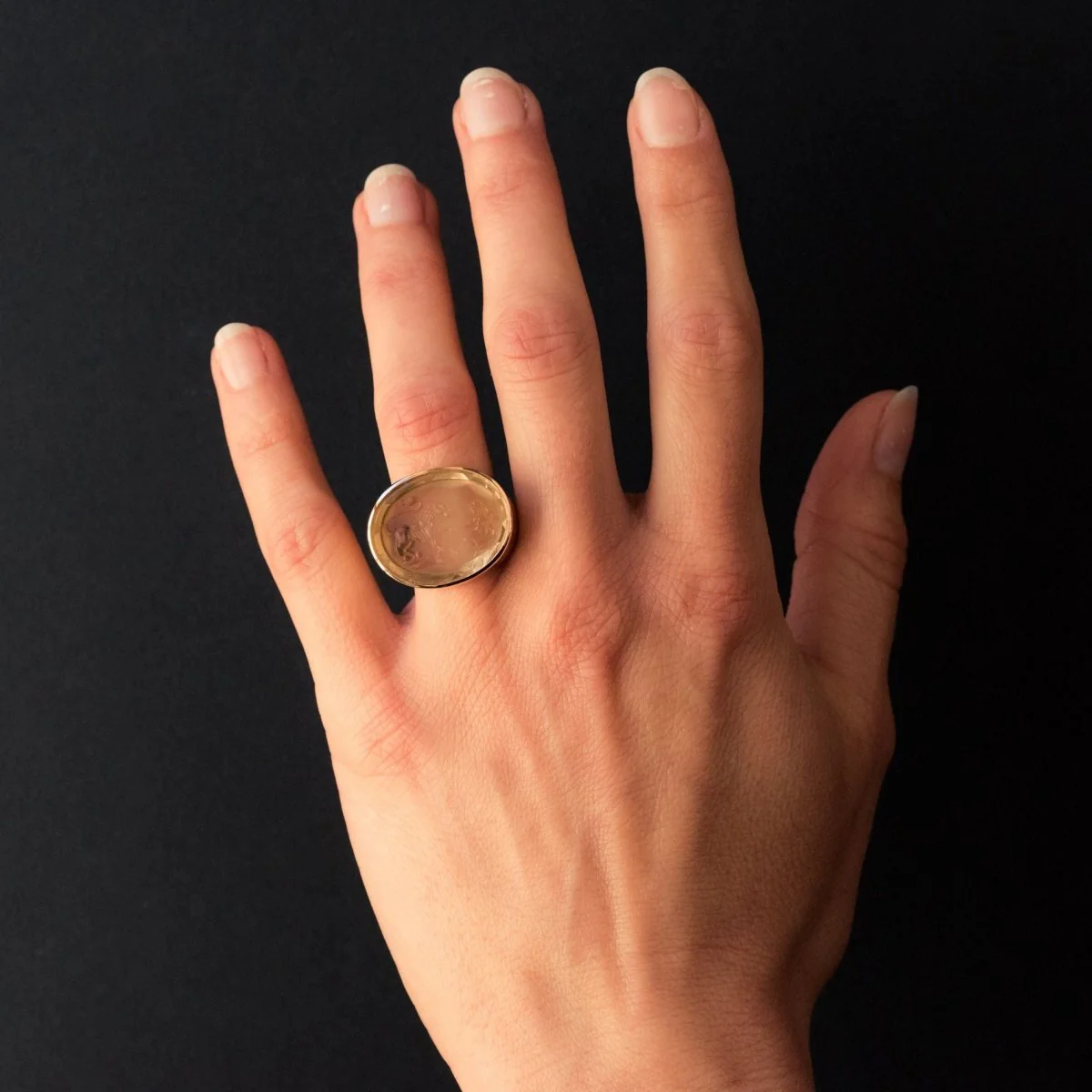 Bague Chevalière en or rose et quartz - Image 2