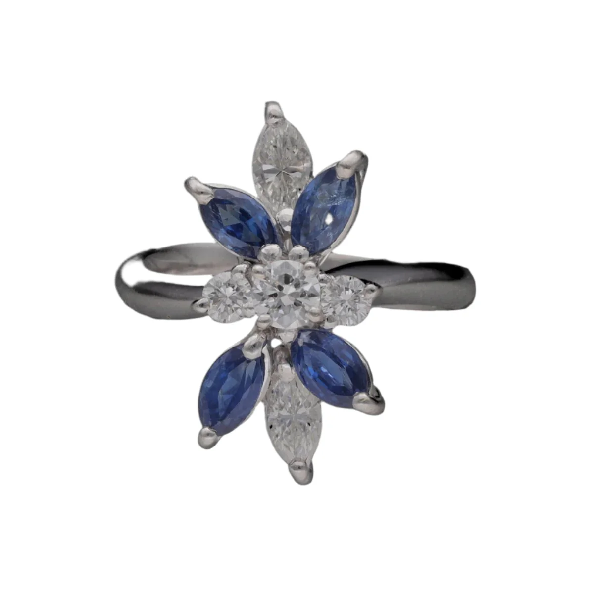 Bague en or blanc avec saphirs navettes et diamants brillants